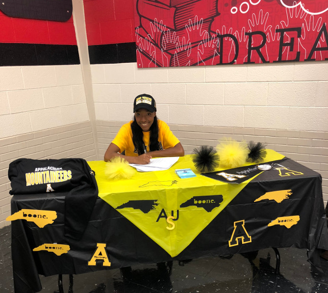 Araybian Lilly signs with App State